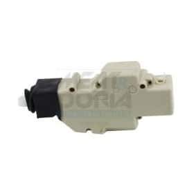 Замок двери багажника
