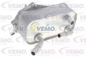 Оливний радіатор двигуна Vemo v20600040