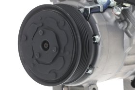 Компрессор кондиционера Valeo 690756