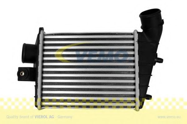 V24-60-0005 Vemo Інтеркулер для Alfa Romeo 156